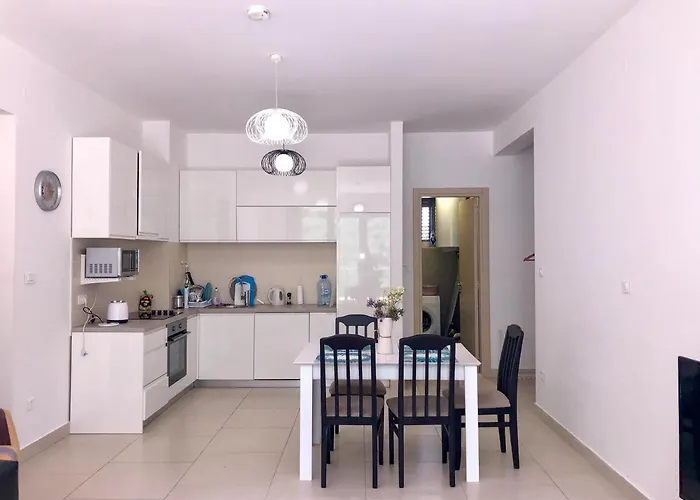 Lavender Bay Apartment D9